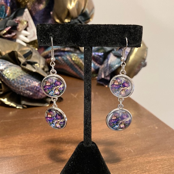 NWOT - Trendy Retro French Hummingbird Glass Drop Charm Fashion Pierced Earrings - Picture 1 of 13